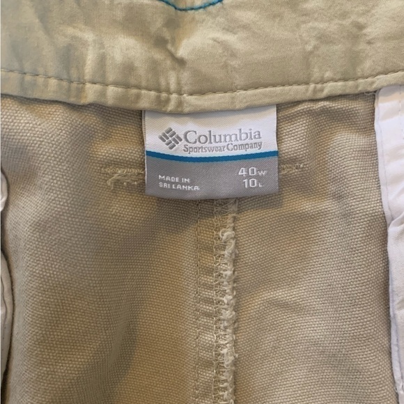 Men's Columbia Khaki Shorts - Picture 3 of 5